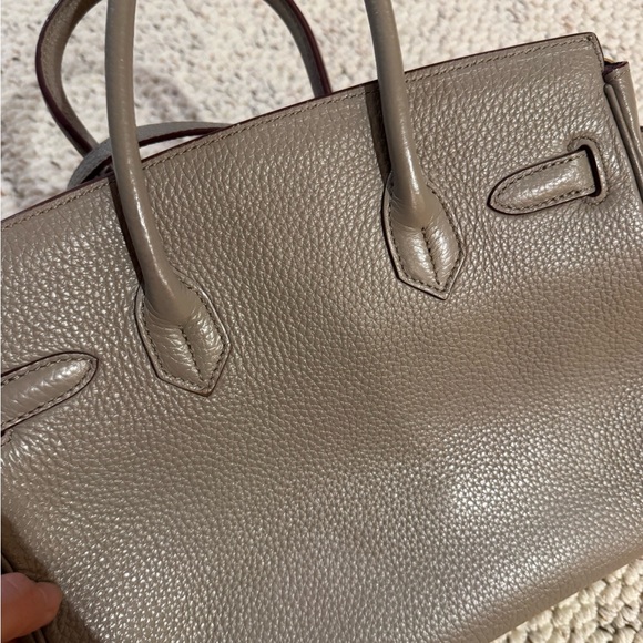 Elegant Taupe Leather Handbag - Picture 5 of 5
